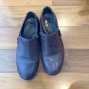 Børn shoes with zip detail. Women’s size 6.